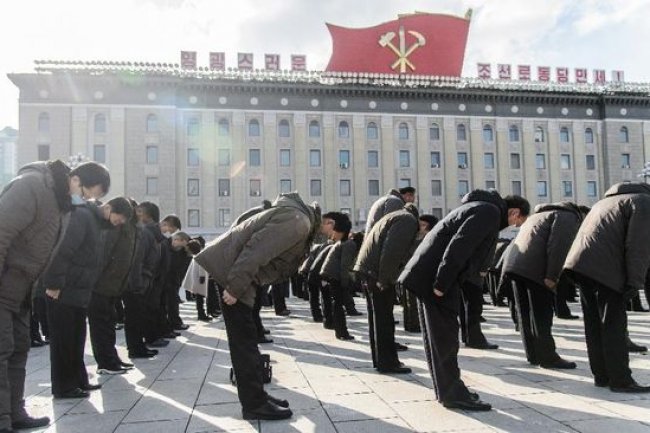 Topan Khanun Tiba, Warga Korut Diminta Utamakan Jaga Foto Kim Jong Un