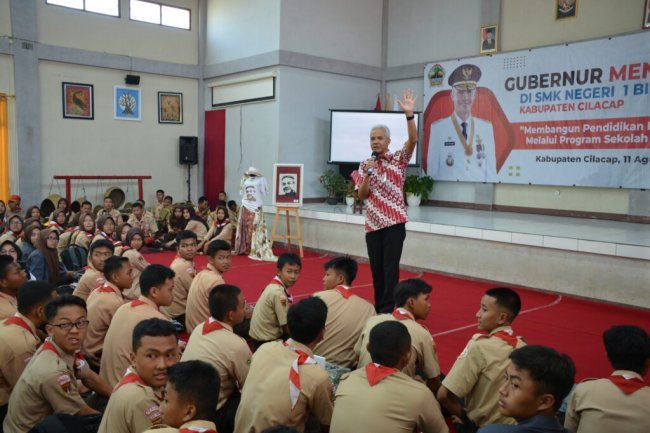 Ganjar Dorong Siswa Manfaatkan Teknologi Informasi untuk Kembangkan Sektor Ekonomi Kreatif | Website Resmi Pemerintah Kabupaten Cilacap