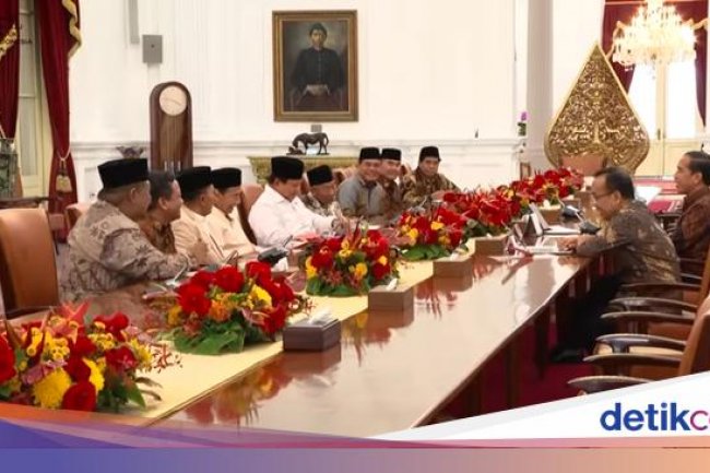 Jubir Bantah Tidur, Begini Momen Prabowo Rapat Bareng Jokowi