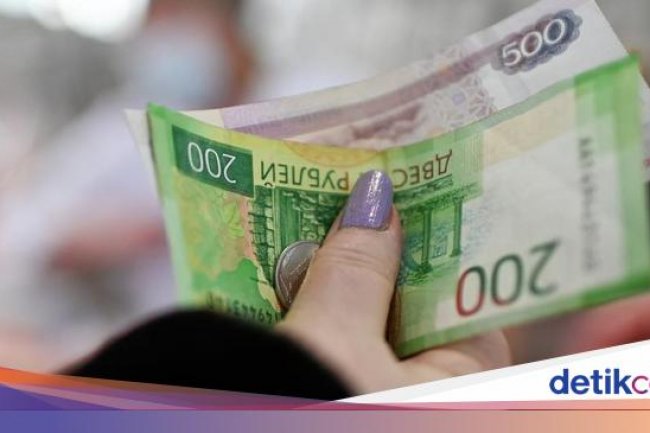 Rubel Anjlok, Rusia Naikkan Suku Bunga Jadi 12%