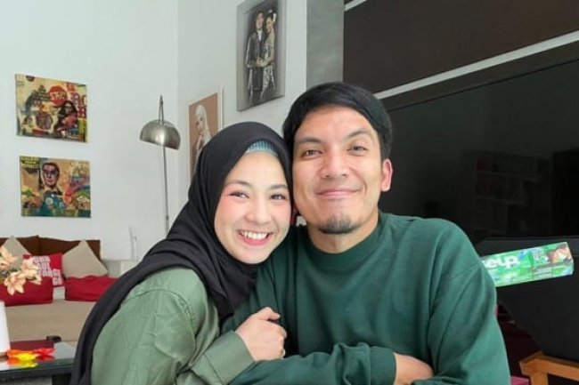 Sweet! Desta Mahendra dan Natasha Rizky Kepergok Masih Saling Panggil 'Buy'