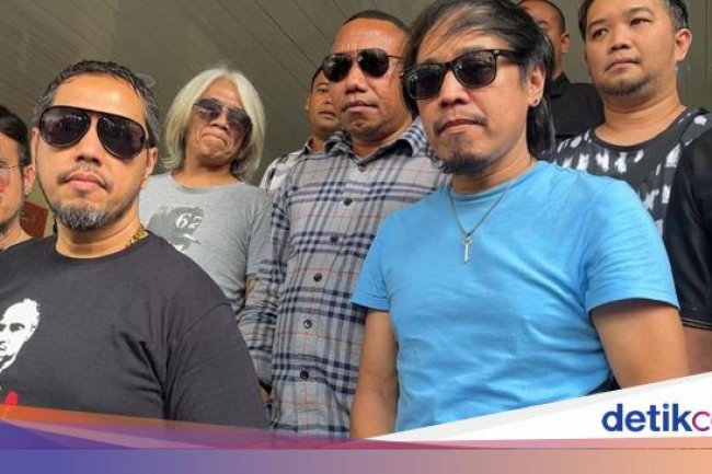 Didepak dari Grup Komposer, Ian Kasela Sesalkan Anji Tak Bicara