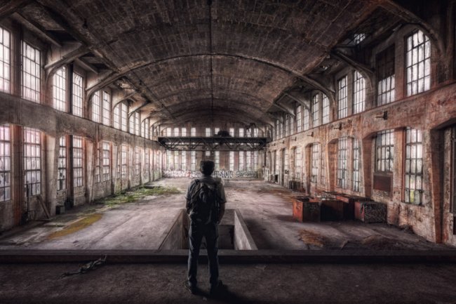 Sekitar 122 Km dari Bandara Internasional Juanda, Mall yang Pernah Berjaya di Kabupaten Tuban Ini Mangkrak: Sisa Bangunannya jadi Wisata Uji Nyali?