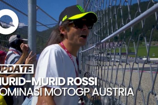 Ekspresi Girang Rossi Tonton Murid-muridnya dari Pinggir Sirkuit
