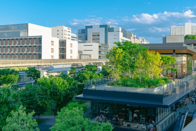 Sekitar 23,3 Km dari Bandara Internasional Soekarno Hatta, Pusat Perbelanjaan Ini Miliki Konsep Eco Living: Gabungkan Interior Modern dan Alam Indah!