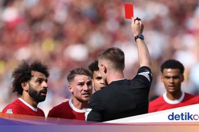 Mantan Wasit Inggris Nilai Mac Allister Tak Layak Dapat Kartu Merah
