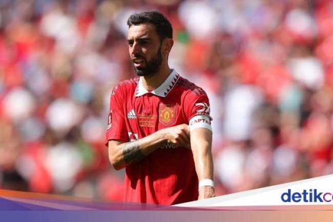 Ngeluh soal Wasit, Bruno Fernandes Disebut Tak Pantas Jadi Kapten MU