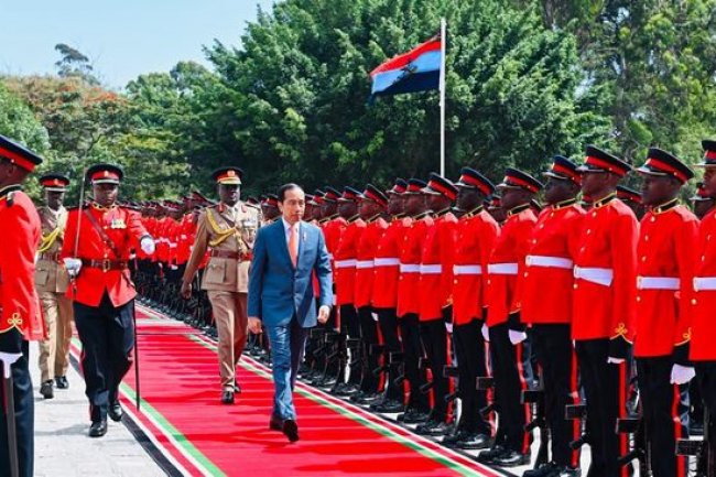 Viral Jokowi Diminta Balik Mundur oleh Tentara Kenya saat Upacara