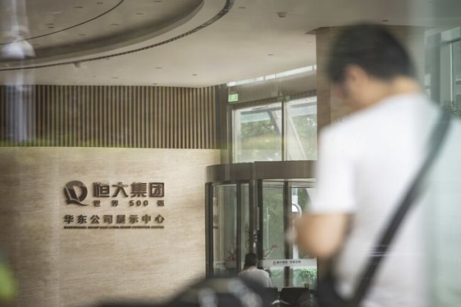 Evergrande Bangkrut, Awan Gelap Mengintip Sektor Properti?