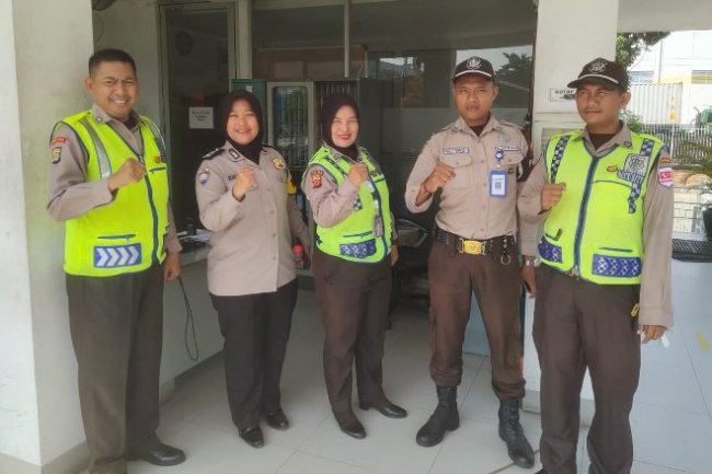 Polwan Sosialisasi Lapor Pak Kapolres Kepada Security di Telukjambe Timur