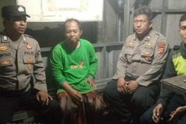 Kontrol Poskamling Polisi Ngawangkong Bareng di Poskamling Desa Binaan