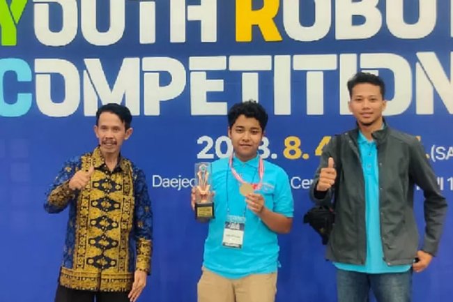 Cerita Almer Abiyu Ahmad, Raih Juara Ajang Robotik Internasional di Korea Selatan