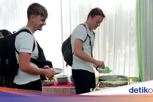 Viral 2 Bule Nyasar Kondangan di Kulon Progo gegara Dikira Rumah Makan