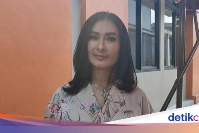 Iis Dahlia Tinggal di Rumah Rp 30 M, Buka Cuan Suami Bukan Cuma dari Gaji Pilot