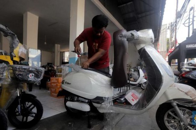 Nah! Ini Tujuan Jokowi Beri Subsidi Motor Listrik Rp7 Juta