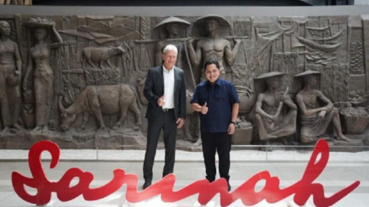 Tiba Di Indonesia, Erick Thohir Belikan Batik Dan Ajak Jalan-jalan Frank Wormuth Ke Sarinah