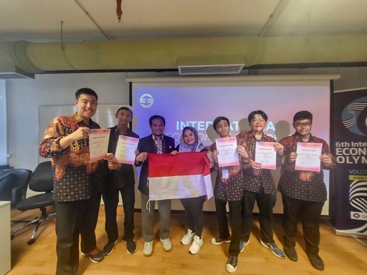 Pelajar Indonesia Mendulang Emas di Olimpiade Ekonomi Internasional