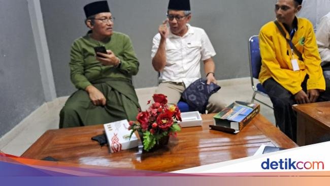 Fakta-fakta Rocky Gerung Didemo di Undar Jombang hingga Bantah Hina Jokowi
