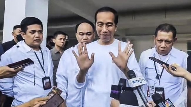 Sikap Santai Jokowi dan Pilih Kerja Usai Dikritik Keras Rocky Gerung