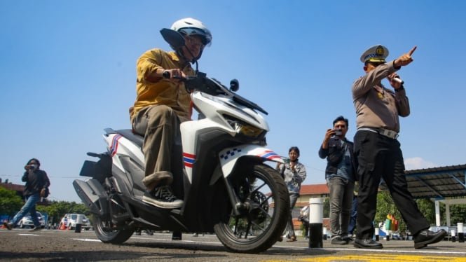 Terpopuler Otomotif: Ujian Praktik SIM C Berubah, TVS Ronin Dipakai Touring Jarak Jauh