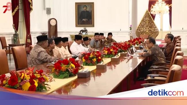 Jubir Bantah Tidur, Begini Momen Prabowo Rapat Bareng Jokowi
