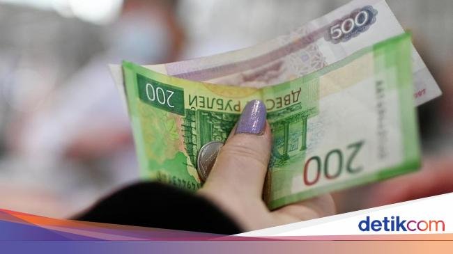 Rubel Anjlok, Rusia Naikkan Suku Bunga Jadi 12%