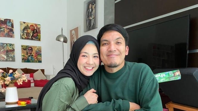 Sweet! Desta Mahendra dan Natasha Rizky Kepergok Masih Saling Panggil 'Buy'