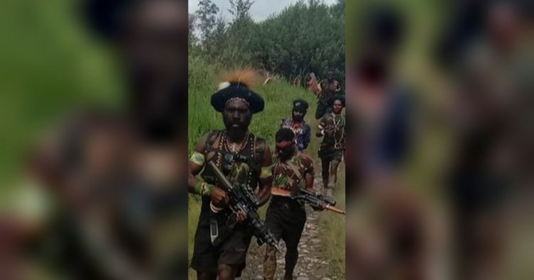 TNI Polri Kuasai Markas KKB Papua Usai Peristiwa Penembakan Pos Raider