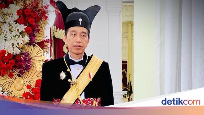 Jokowi Pakai Ageman Songkok Singkepan Ageng di Upacara HUT Ke-78 RI