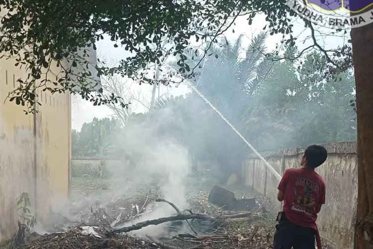Garasi Rumah Dinas Wakil Ketua I DPRD Muaro Jambi Terbakar, Api Diduga Dari Sini