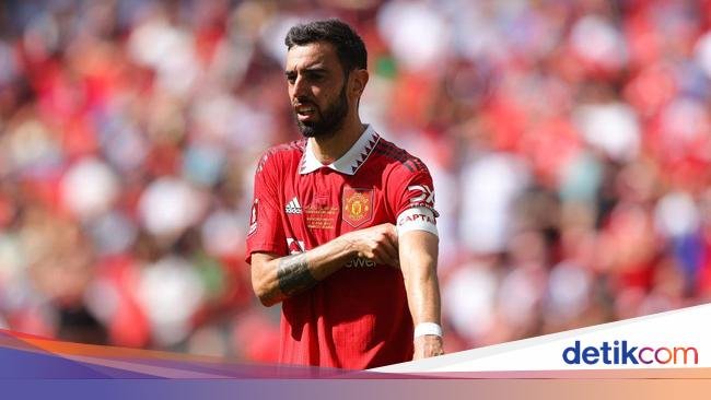 Ngeluh soal Wasit, Bruno Fernandes Disebut Tak Pantas Jadi Kapten MU