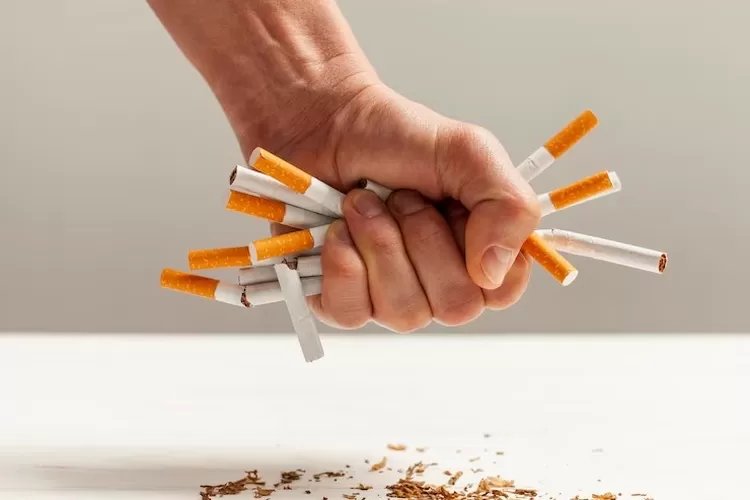 Apa Sih Bahayanya Rokok Bagi Anak Remaja? Ini Dampak Negatifnya Bagi Kesehatan