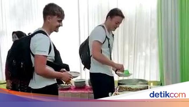 Viral 2 Bule Nyasar Kondangan di Kulon Progo gegara Dikira Rumah Makan