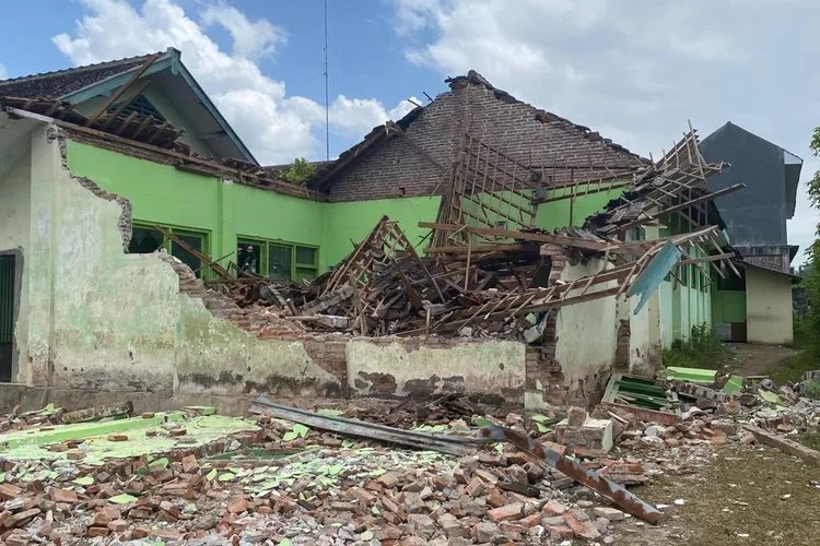 Ambruknya Gedung SDN Bondoyudo 2 Disoroti DPRD Lumajang, Sebut Jadi Peristiwa Memilukan