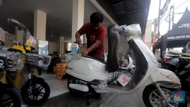 Nah! Ini Tujuan Jokowi Beri Subsidi Motor Listrik Rp7 Juta