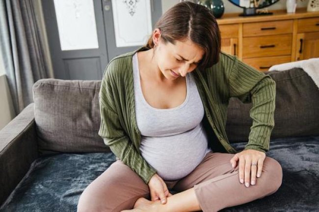 Sering Kesemutan saat Hamil, Normalkah? Cek Penyebab, Gejala, dan Cara Mengatasinya