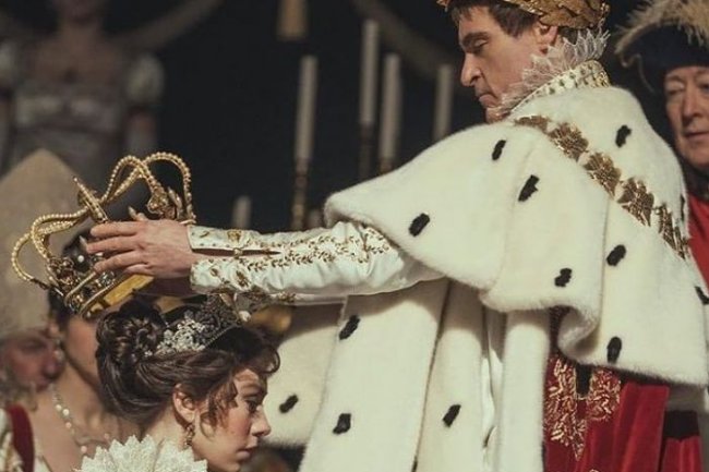 Kisah Tokoh Bersejarah Dunia dalam Sinopsis Film Napoleon: Seorang Perwira Militer Ambisius Mencapai Puncak Kejayaannya Sebagai Kaisar Prancis