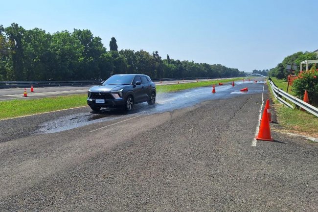 Test Drive Mitsubishi XForce, SUV Kompak dengan 4 Mode Berkendara