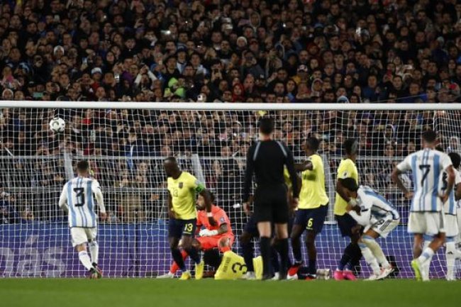 Tendangan Bebas Cantik Messi Bawa Argentina Tekuk Ekuador