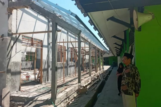 SMPN 10 Mataram Dapat Bantuan Laboratorium Teknologi Informasi