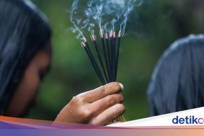 Populer: Bikin Emosi, Cewek Direkam Lagi Ganti Baju Usai Melukat di Bali