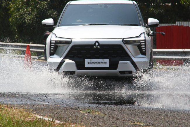 Mitsubishi XForce Aman Terjang Banjir, Asal Segini Batas Ketinggian Airnya