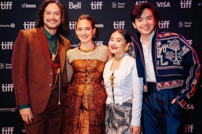 Melesat ke Toronto! Intip Penampilan Para Bintang Film Budi Pekerti Pamer Wastra