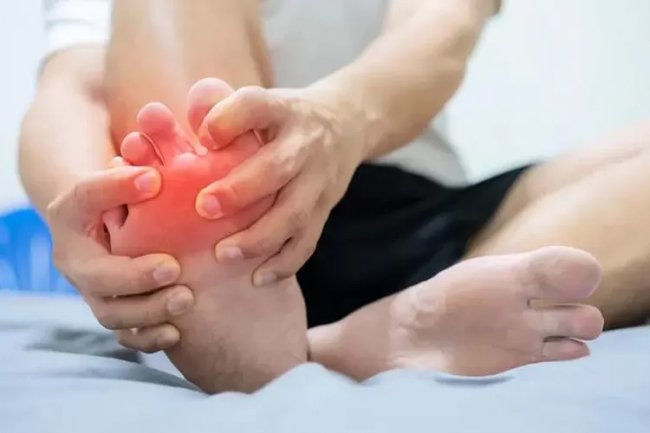 JANGAN REMEHKAN! Kenali 4 Gejala Penyakit Asam Urat Pada Diri Anda, Ada Nyerinya