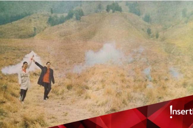 Kebakaran Bromo Rugikan Negara Miliaran, Pasangan Prewedding Pakai Flare Tampak Santai