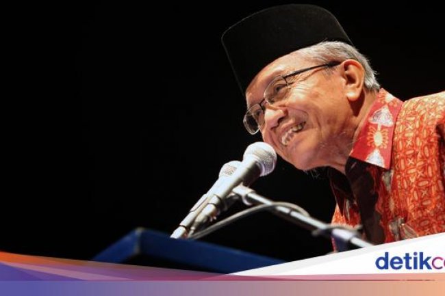 Sastrawan Taufiq Ismail Dirawat di RS, Anwar Ibrahim Telepon Doakan Pulih