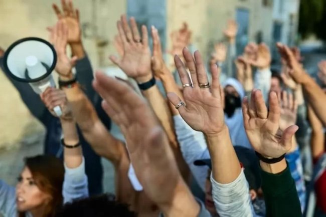 Cara Menjaga Stabilitas Ekonomi Secara Nasional dan Internasional Dalam Penerapan Sistem Politik Demokrasi