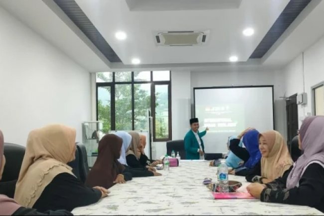 Mahasiswa PPL Internasional Unisma Beri Ijazah Shalawat di Malaysia