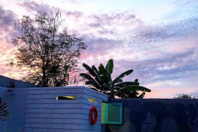 7 Potret Rumah Sophie Navita di Bali, Indah Ketika Senja