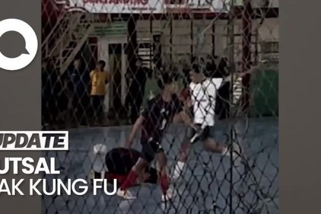 Detik-detik Atlet Futsal Blitar Ditendang Lawan saat Selebrasi Sujud